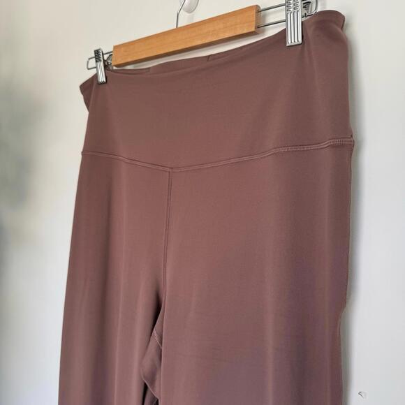 Lululemon Groove Super-High-Rise Flared Pant *Nulu
Dark Oxide - Picture 6 of 10